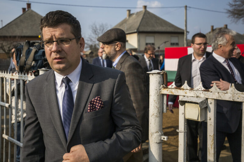 Milliárdos korrupció miatt kérte Seszták mentelmi jogának felfüggesztését a Legfőbb Ügyészség, Hankót is öt és tíz év közötti tételekkel gyanúsítanák meg